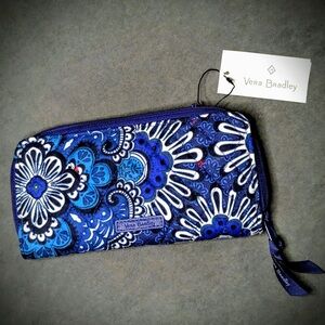 Vera Bradley Indigo Floral Quilted Long Zip Wallet NWT Beautiful blue paisley
